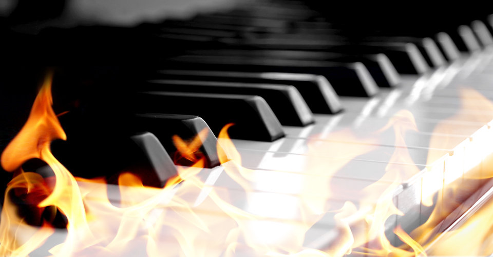 Notes de piano en feu